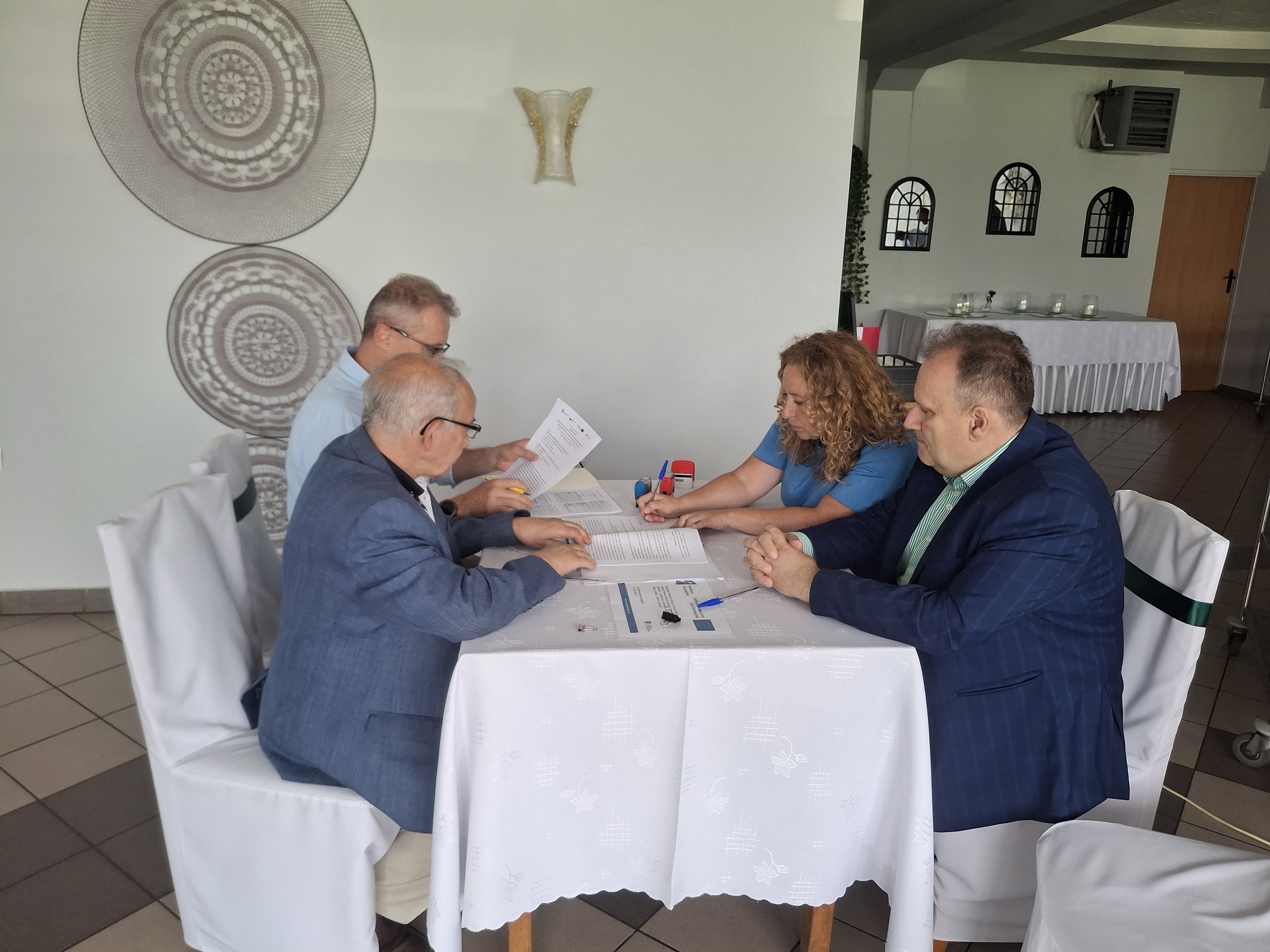 podpisanie umowy w&nbsp;Koldzie
